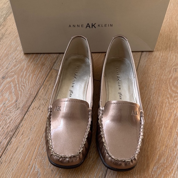 Anne Klein AK Flex Comfort Loafers Taupe Metallic Work Flats Size 8 M NEW